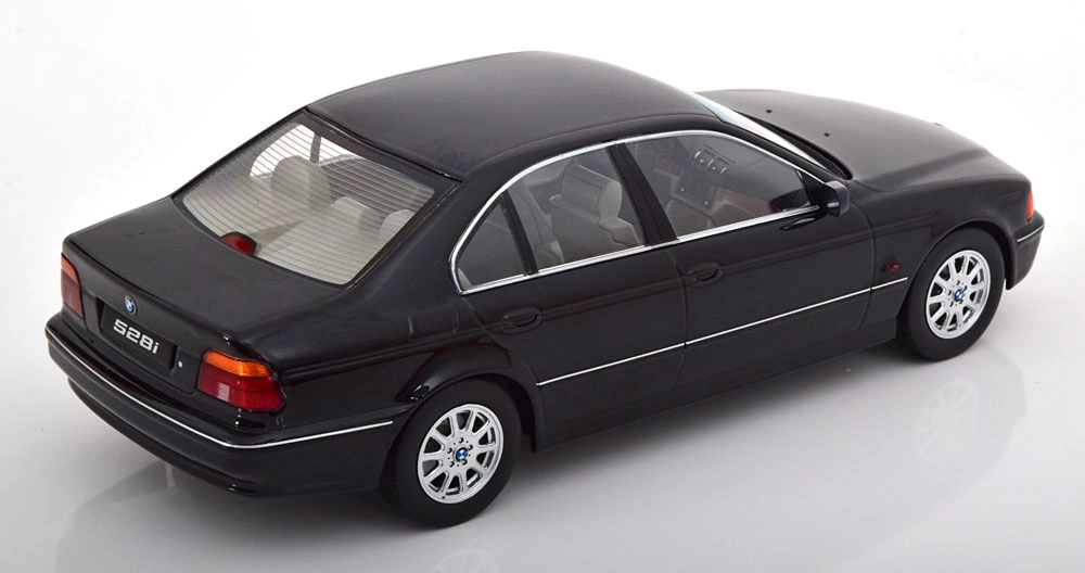 KK SCALE 1:18 BMW 528i E39 Limousine 1995 schwarz