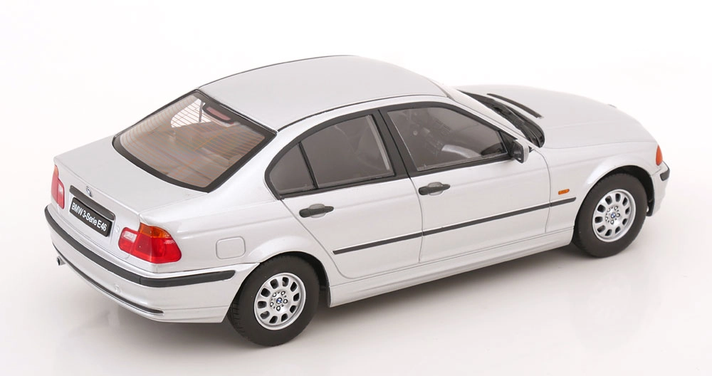 KK SCALE 1:18 BMW E46 Limousine 1999 silber