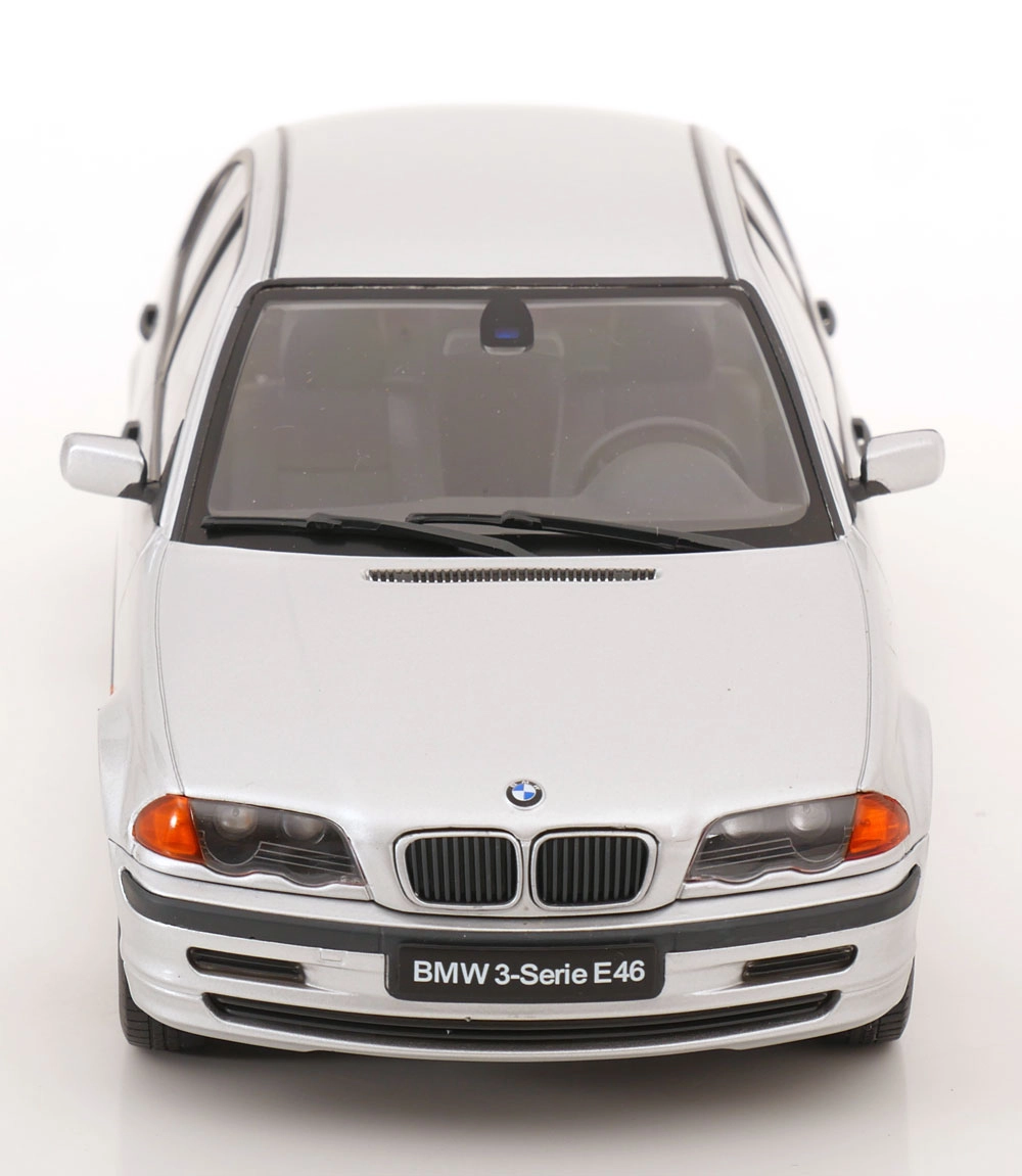 KK SCALE 1:18 BMW E46 Limousine 1999 silber