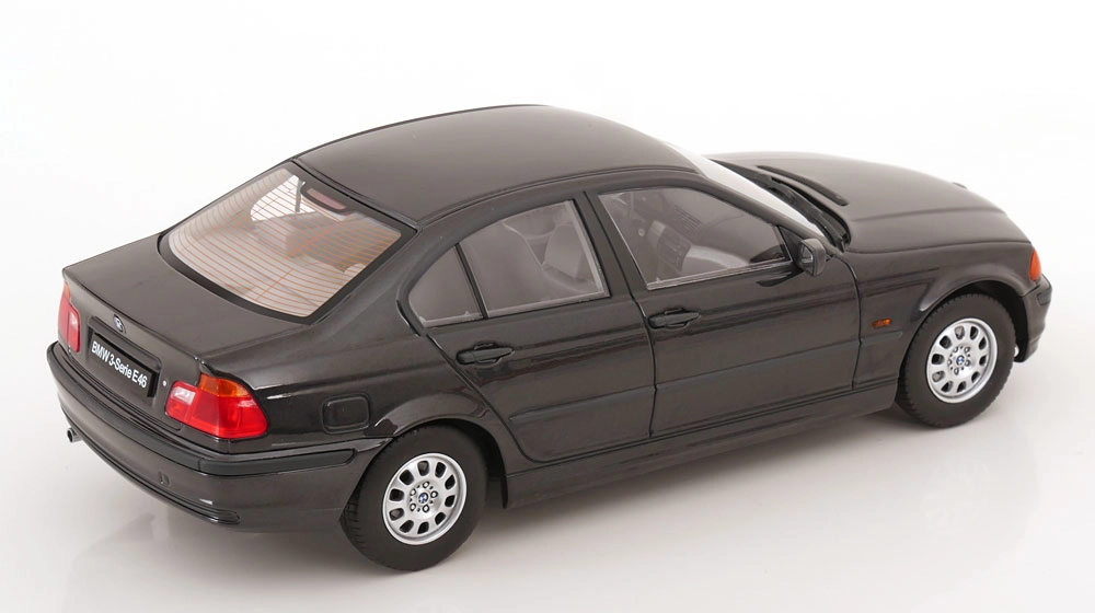 KK SCALE 1:18 BMW E46 Limousine 1999 schwarz-metallic