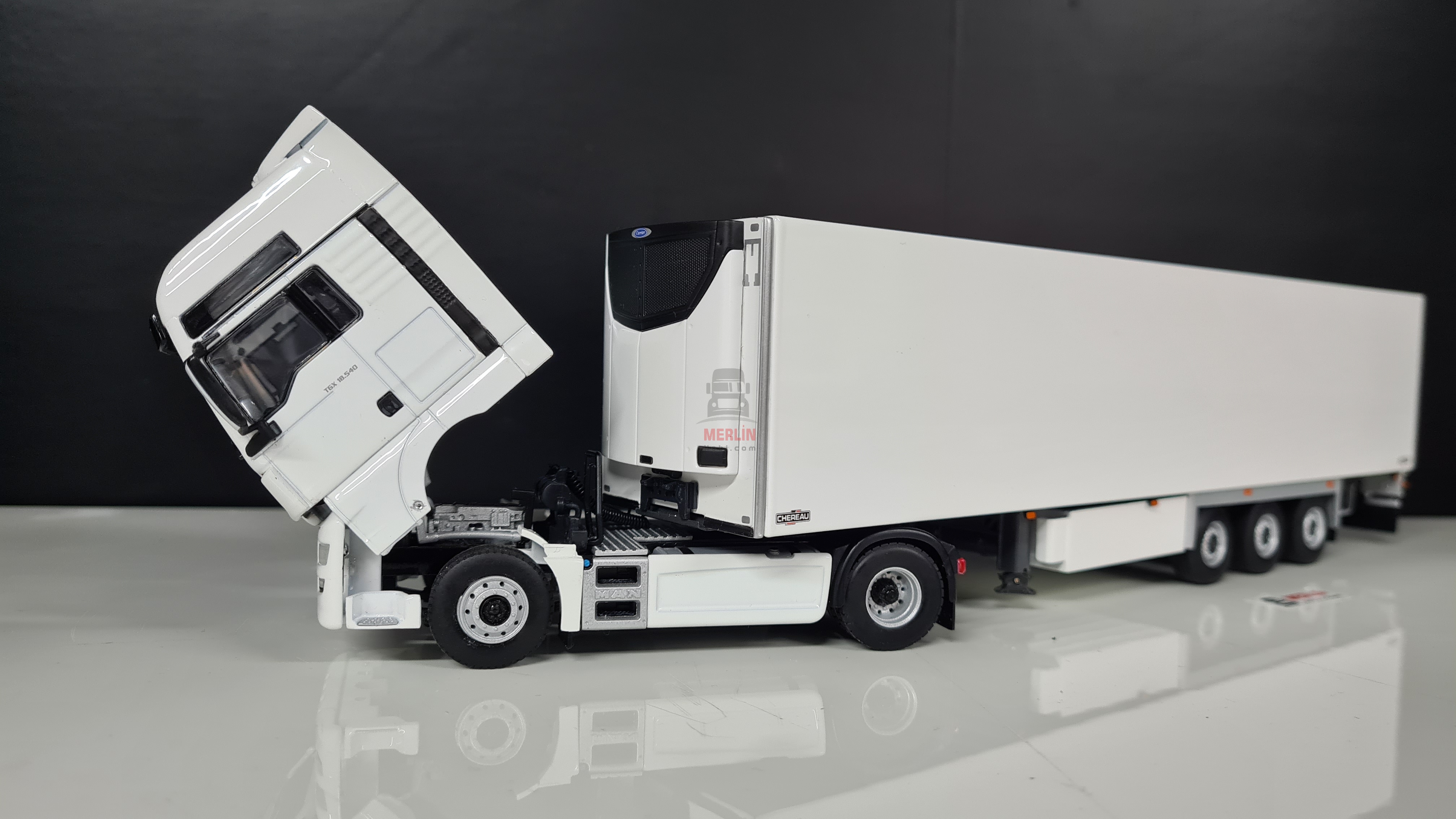 1/50 MAN TGX XXL 4x2 Beyaz + Frigo Soğutuculu Trailer