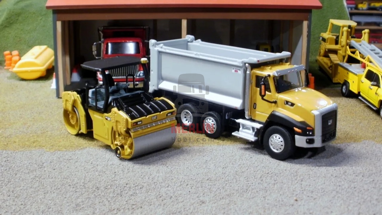 1/64 Ölçek, Cat CT660 Damperli Kamyon, Sergilemeye Hazır Metal İş Makinası Modeli