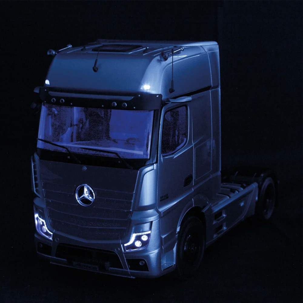 1/18 Mercedes-Benz Actros GigaSpace 4x2 fire red -Nzg