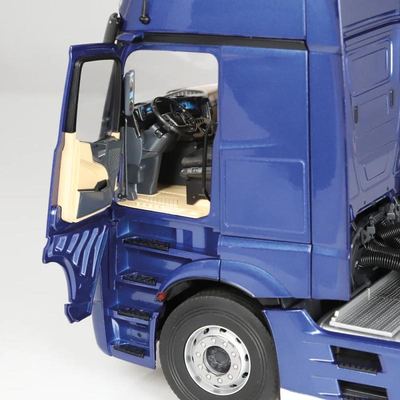 1/18 ölçekli Mercedes Actros 4x2 Metalik Mavi 1:18 - Merlin Hobi
