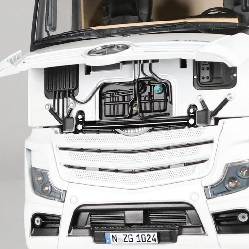 1/18 Mercedes-Benz Actros GigaSpace 4x2 & Lohr car transporter 