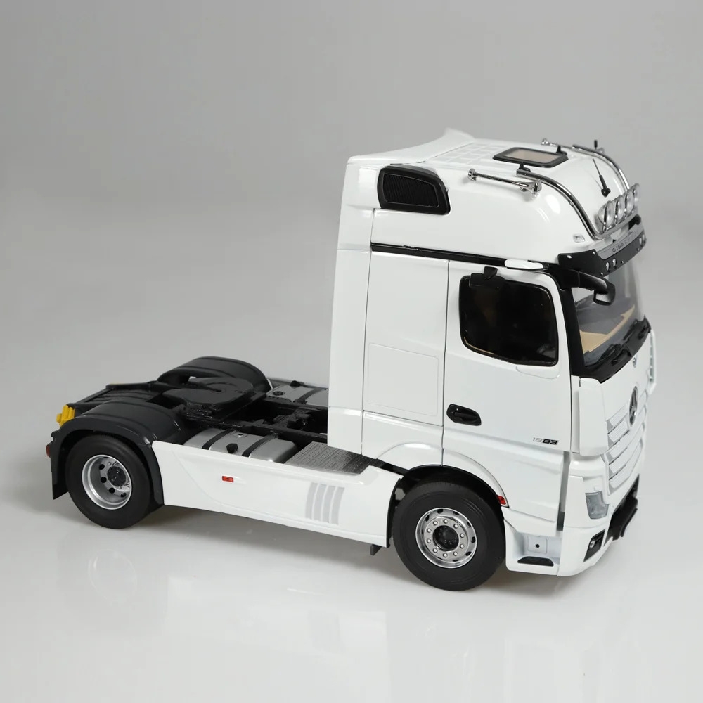 1/18 Mercedes-Benz Actros GigaSpace 4x2 & Lohr car transporter 