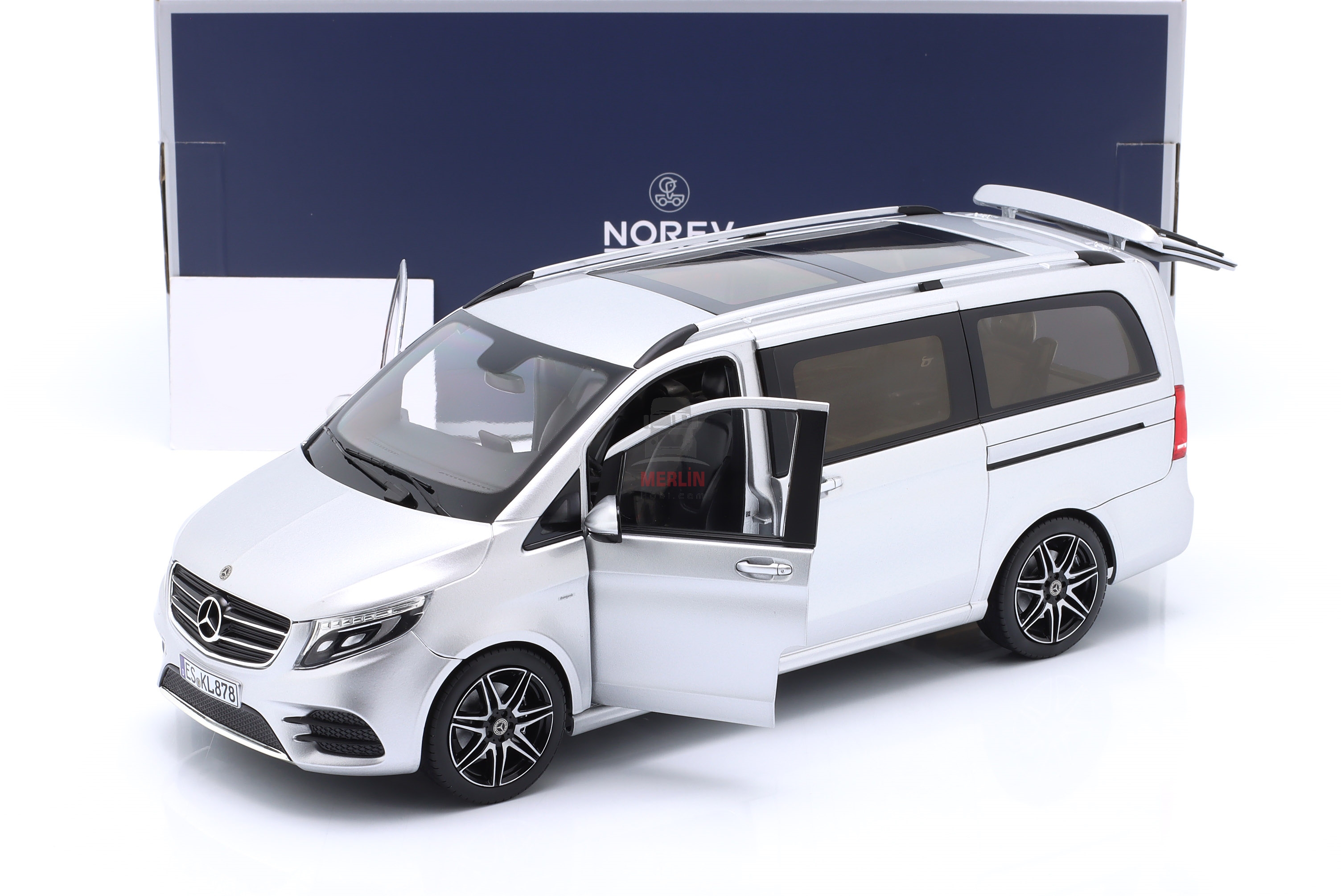 1/18 Mercedes-Benz V class AMG-Line minibus Silver