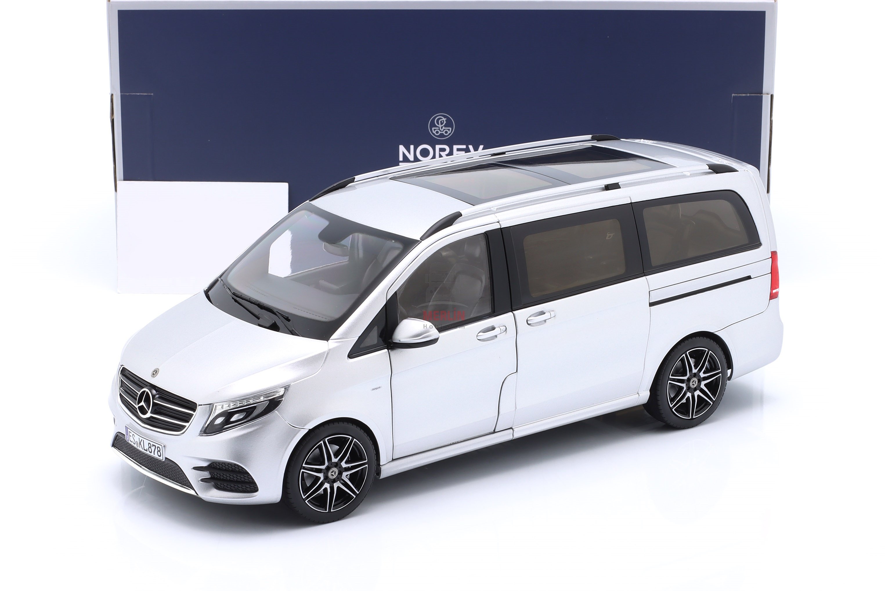 1/18 Mercedes-Benz V class AMG-Line minibus Silver