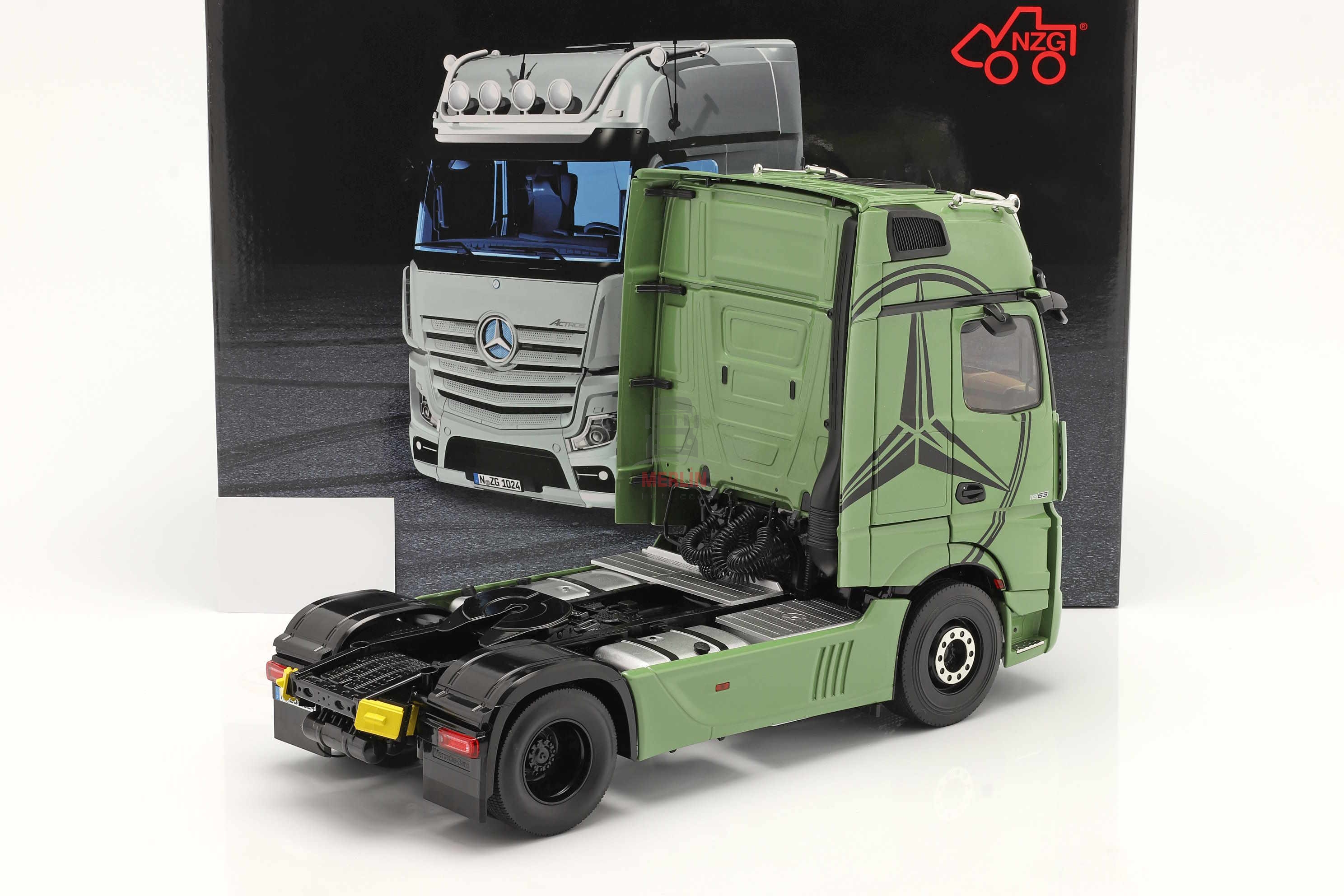 1/18 Mercedes-Benz Actros GigaSpace 4x2 - Yeşil 