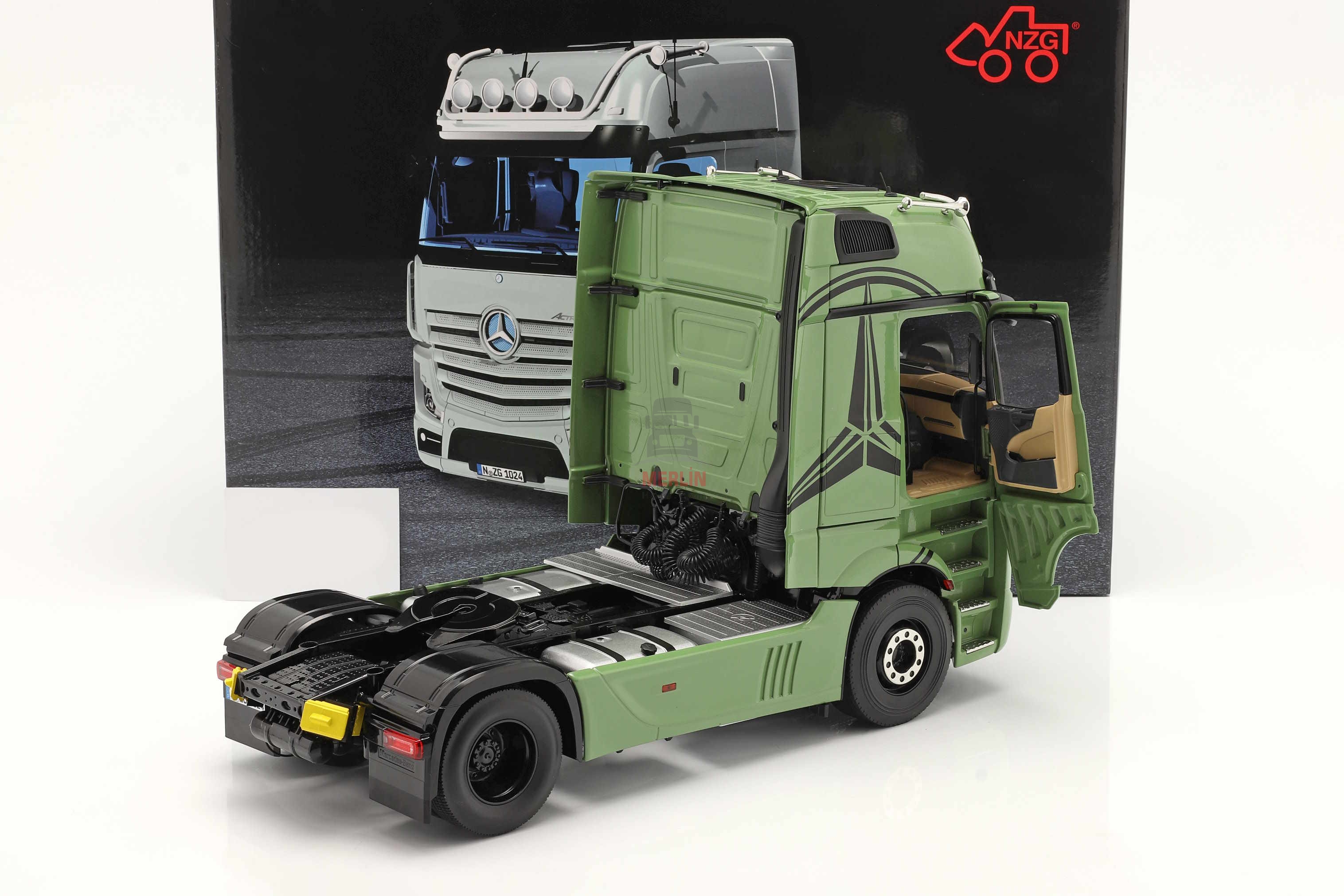 1/18 Mercedes-Benz Actros GigaSpace 4x2 - Yeşil 