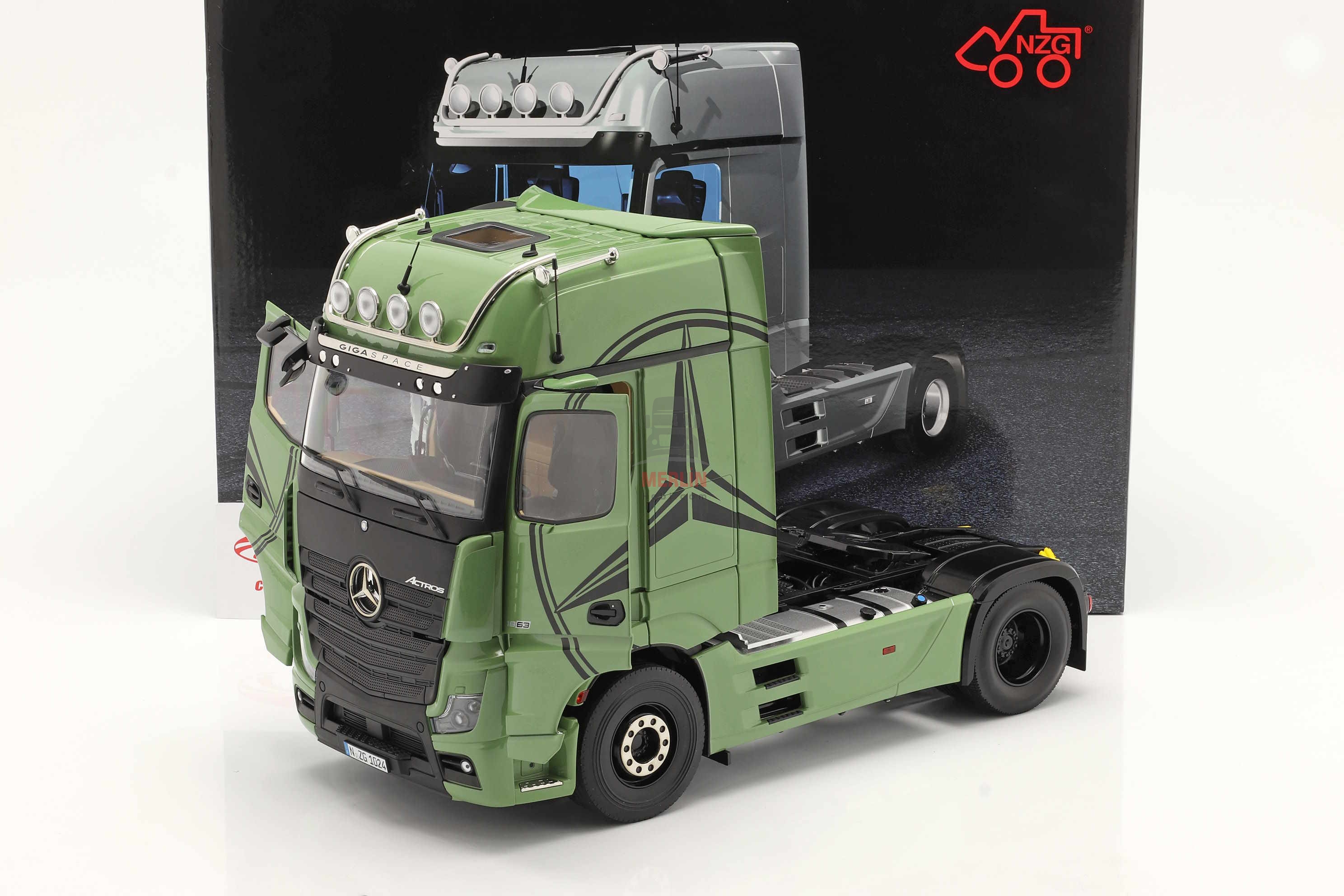 1/18 Mercedes-Benz Actros GigaSpace 4x2 - Yeşil 