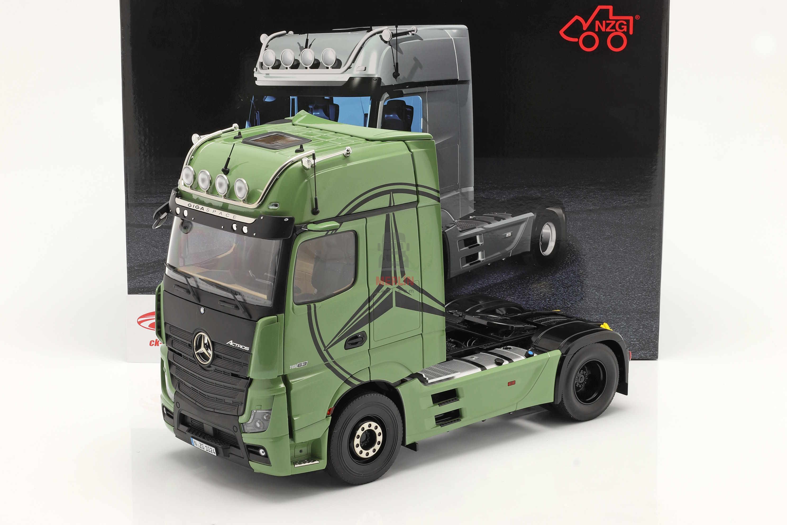 1/18 Mercedes-Benz Actros GigaSpace 4x2 - Yeşil 