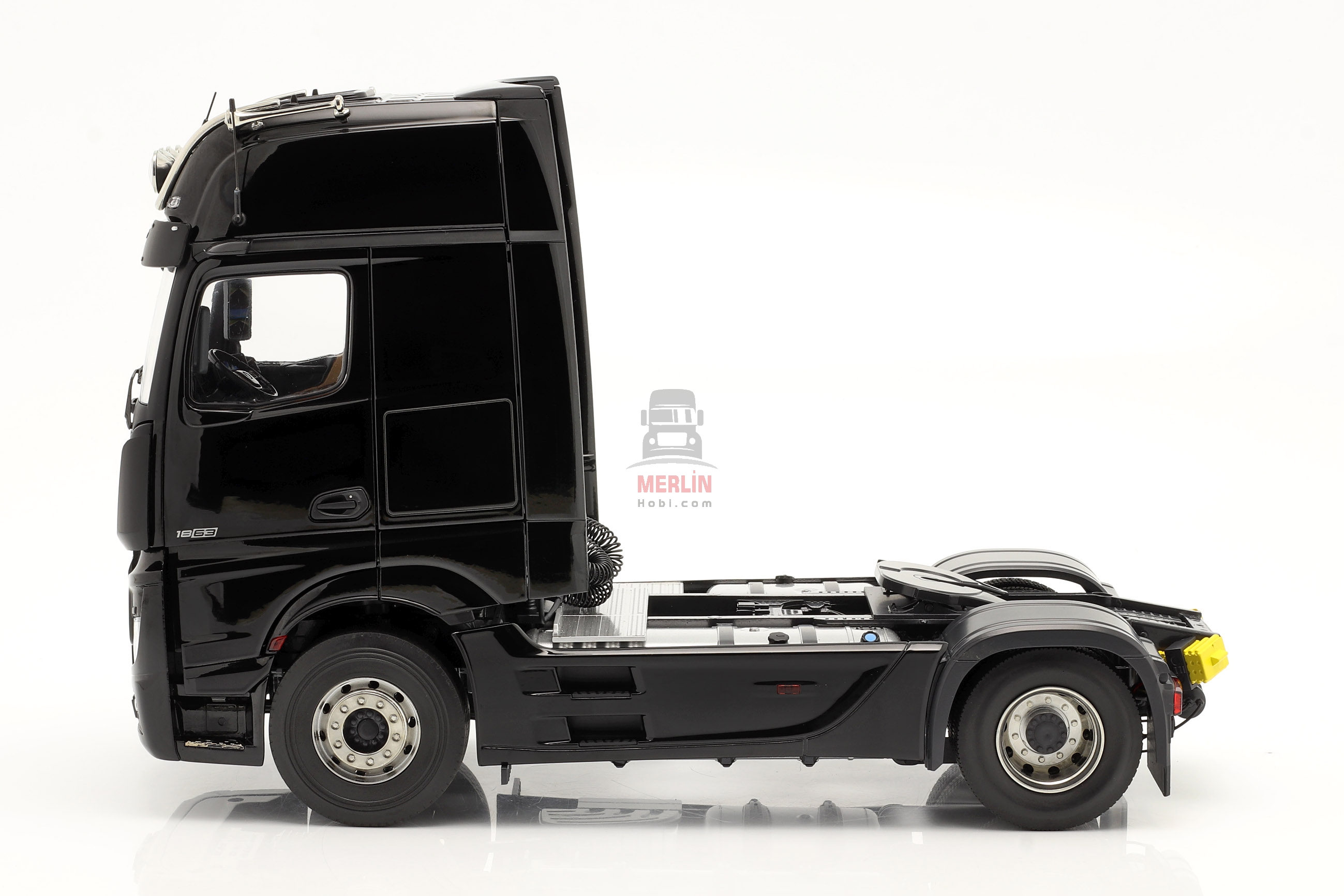 1/18 Mercedes-Benz Actros GigaSpace 4x2 - Siyah 