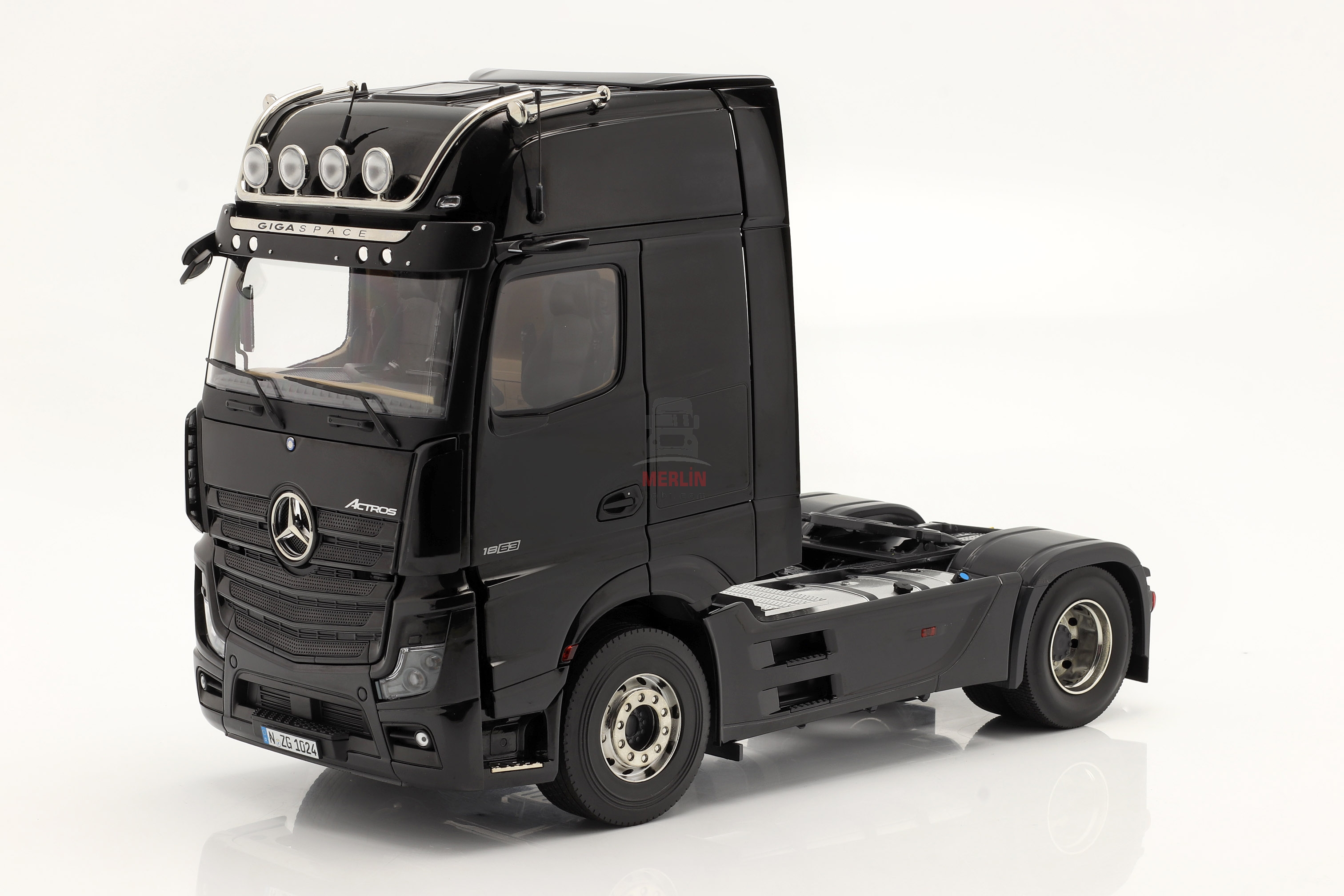 1/18 Mercedes-Benz Actros GigaSpace 4x2 - Siyah 