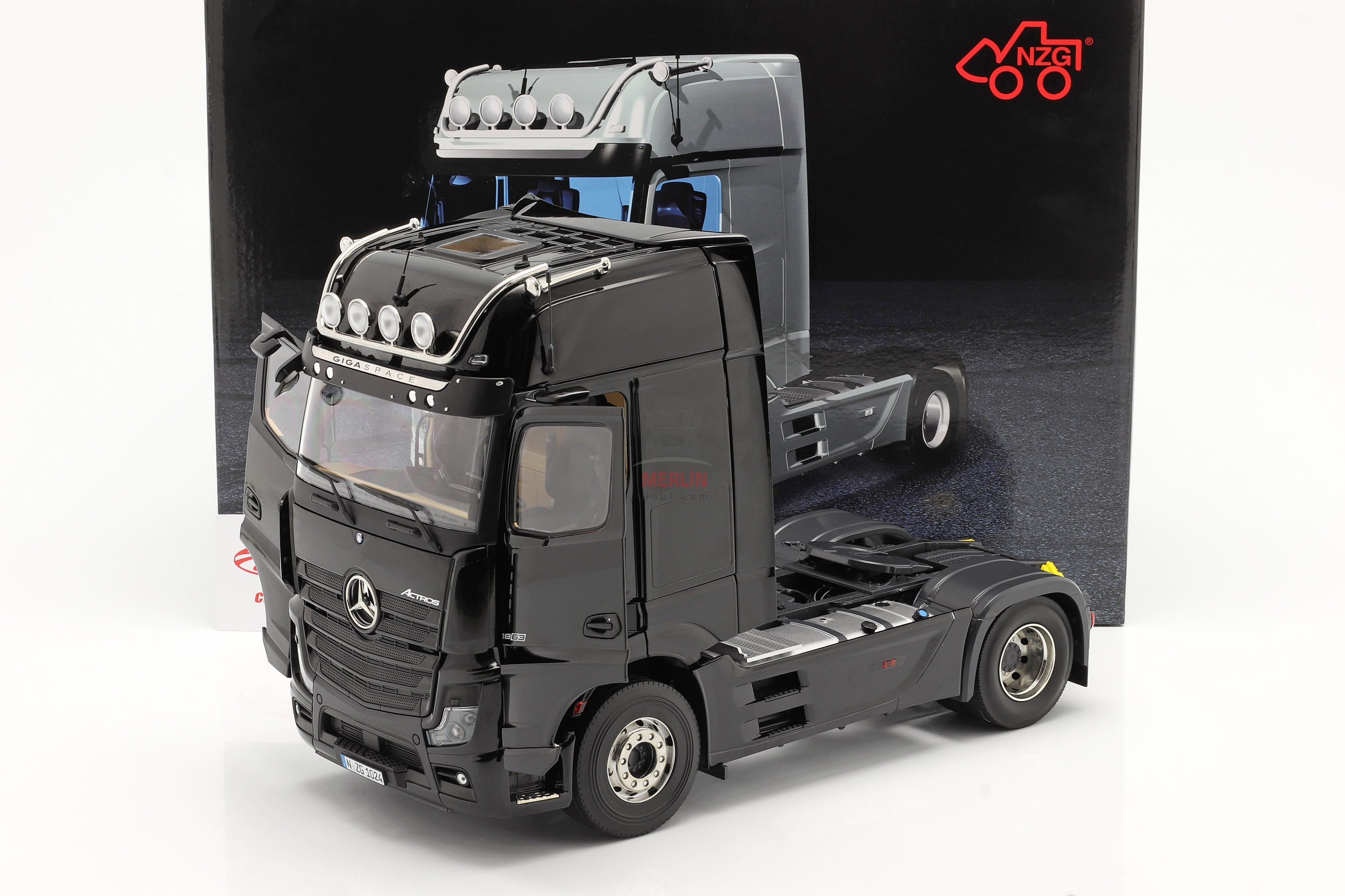 1/18 Mercedes-Benz Actros GigaSpace 4x2 - Siyah 