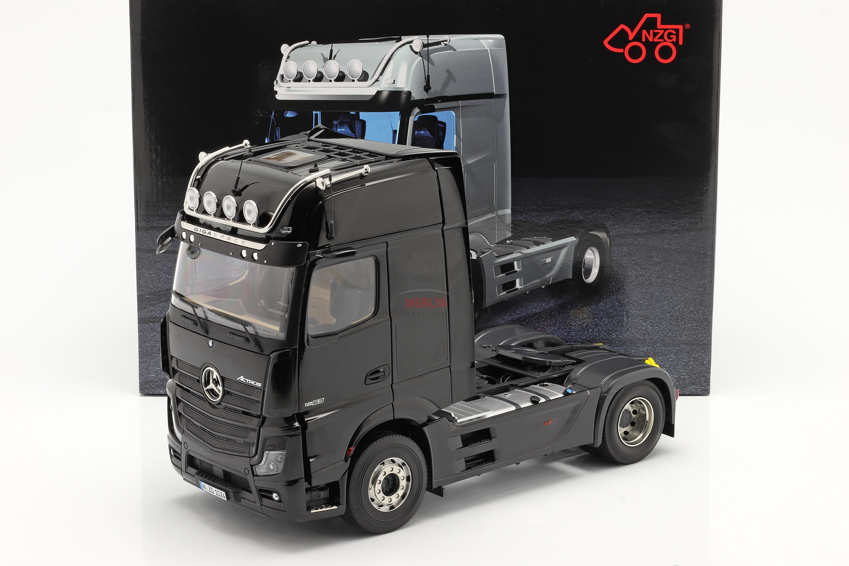 1/18 Mercedes-Benz Actros GigaSpace 4x2 - Siyah 