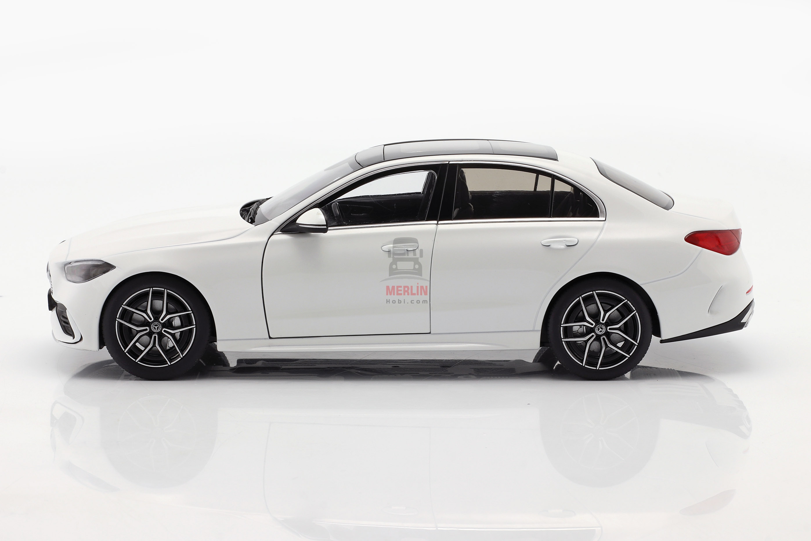 1/18 Mercedes-Benz C-Serisi W206 Opalit Beyaz Parlak