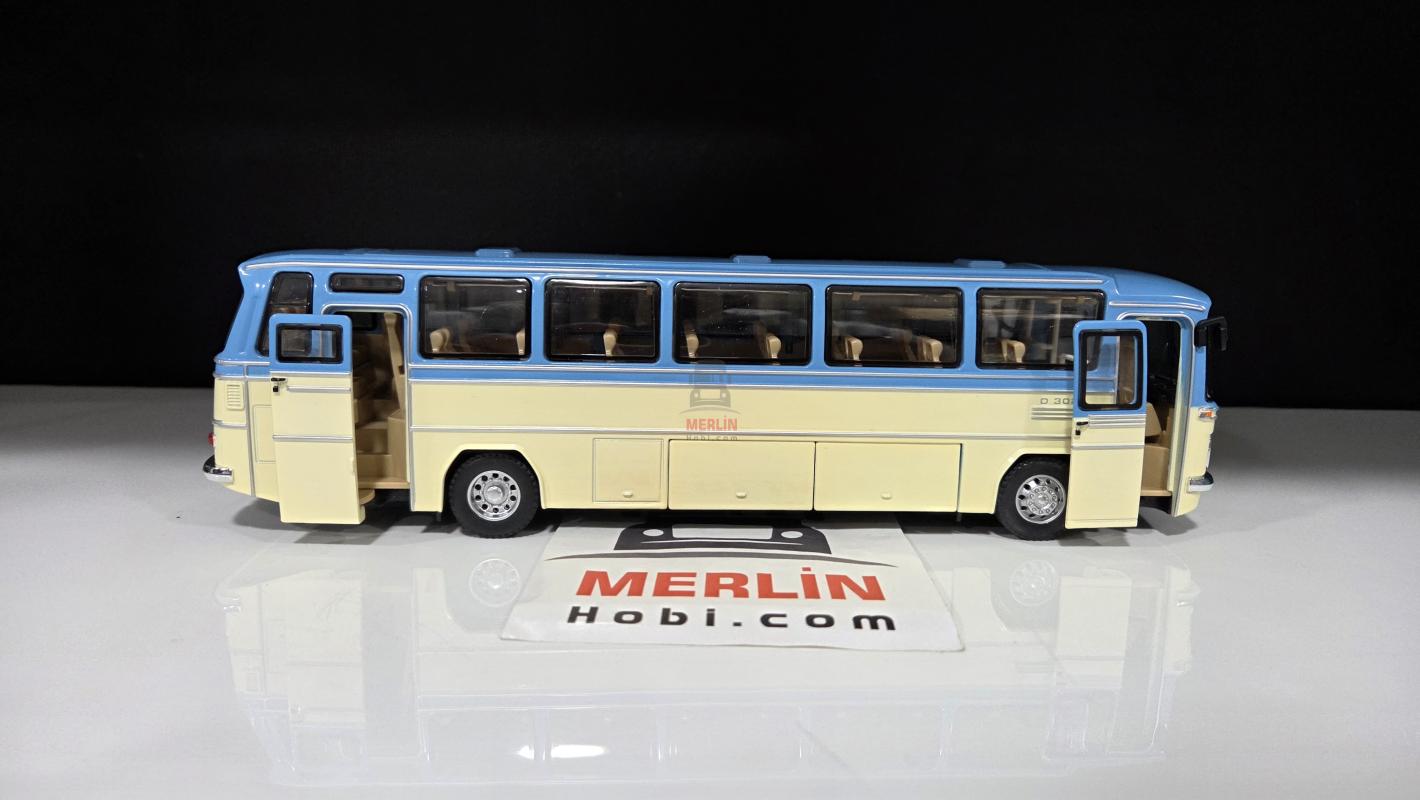 1/43 Scale - Mercedes Benz O302 - Bule Cream