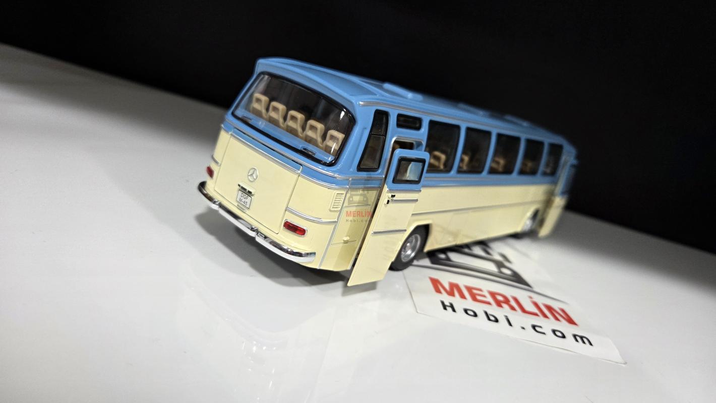 1/43 Scale - Mercedes Benz O302 - Bule Cream