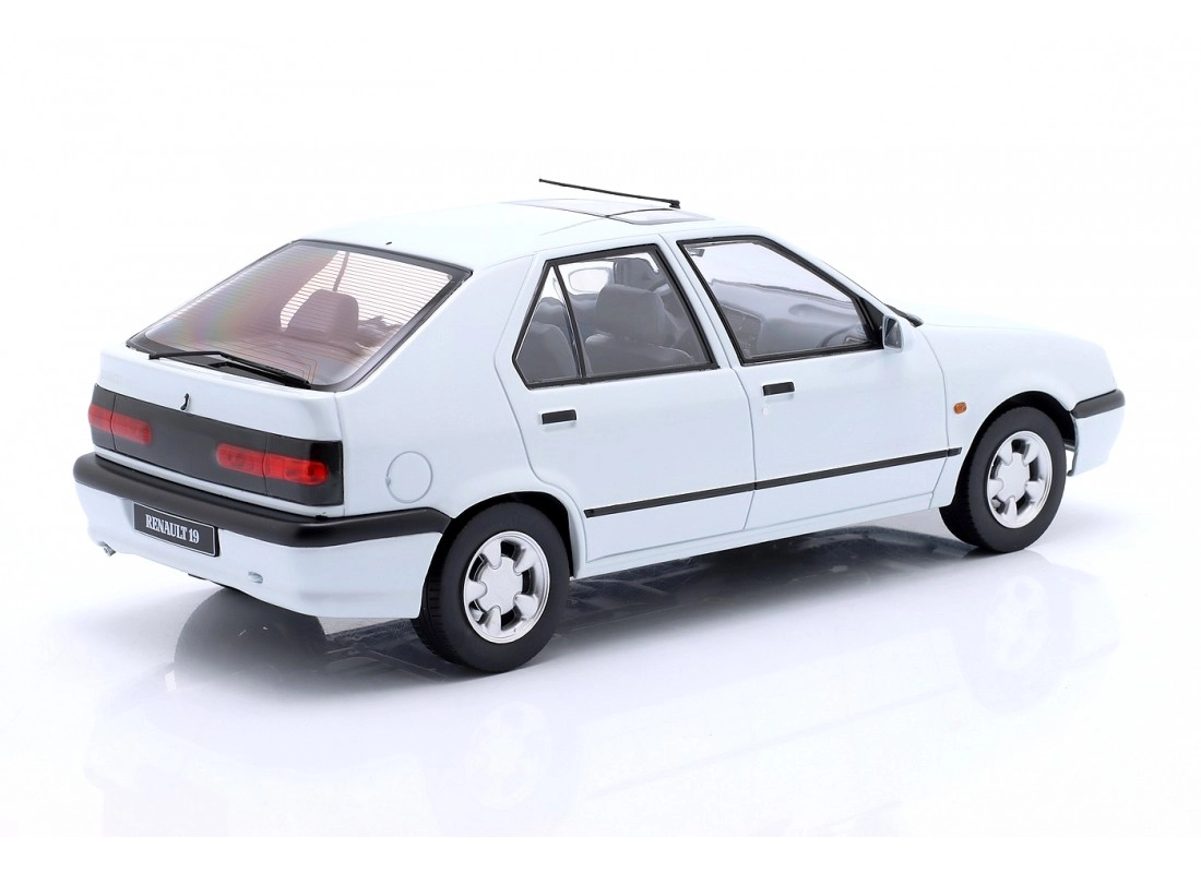 1/18 TRIPLE9 - RENAULT - R19 1994 BEYAZ