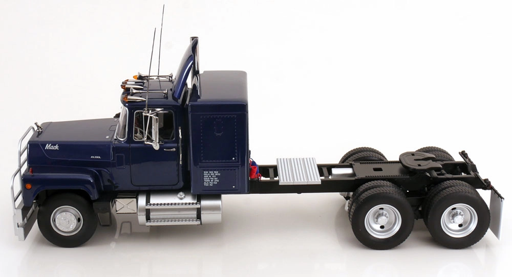 1/18 Mack RL 700L Truck year 1974 blaumetallic 1:18 Road Kings