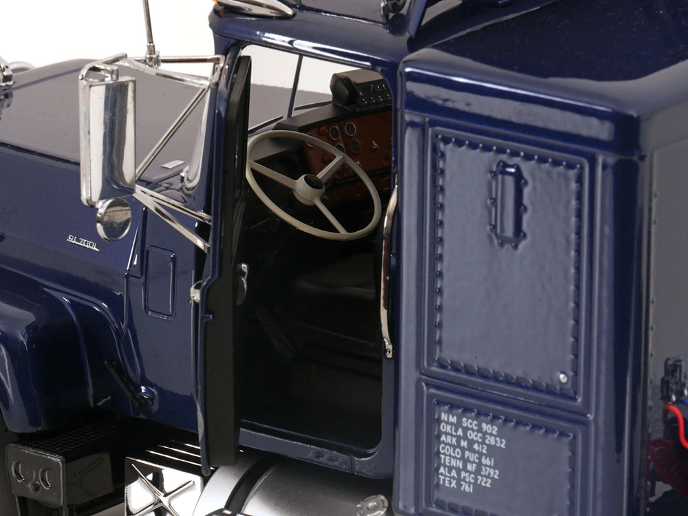 1/18 Mack RL 700L Truck year 1974 blaumetallic 1:18 Road Kings