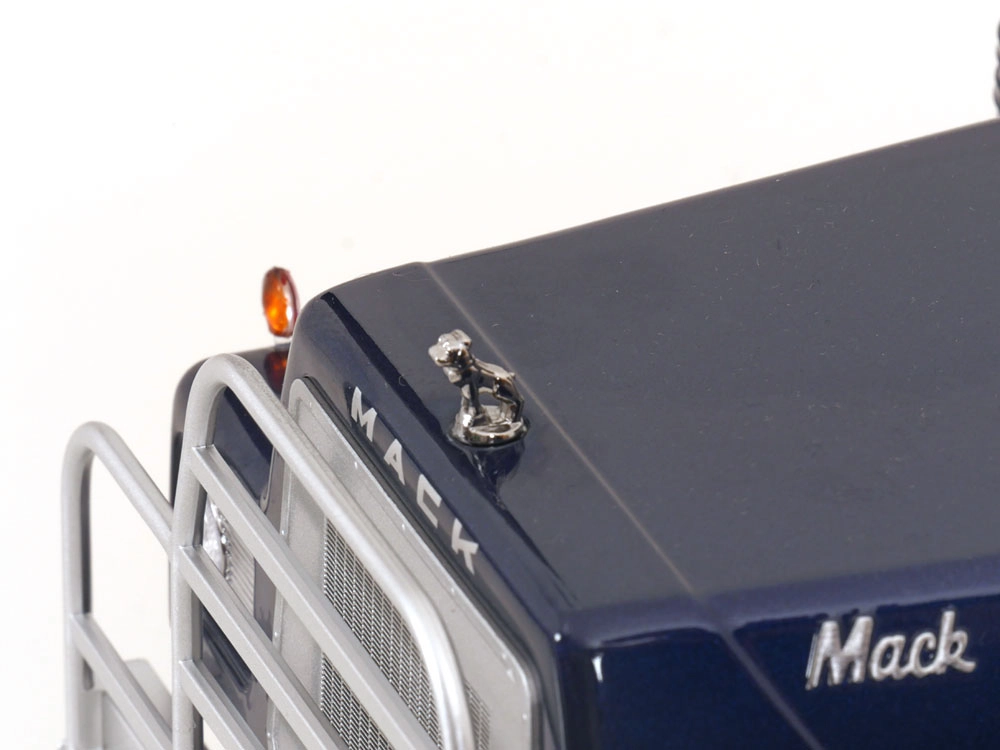 1/18 Mack RL 700L Truck year 1974 blaumetallic 1:18 Road Kings