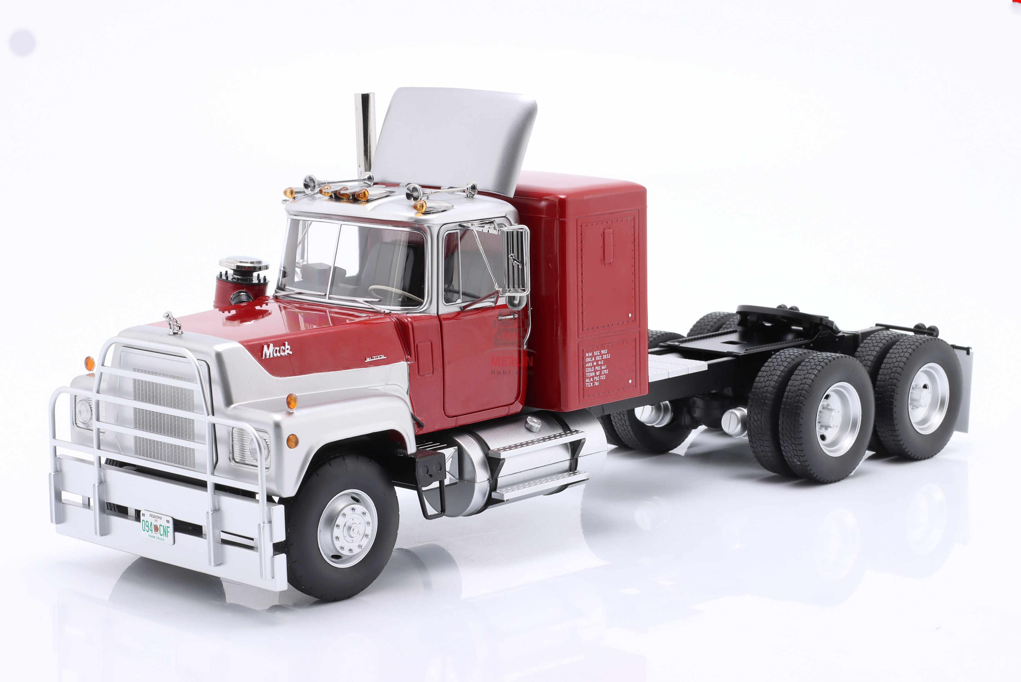1/18 Mack RL 700L Truck year 1974 red metallic / silver 1:18 Road Kings