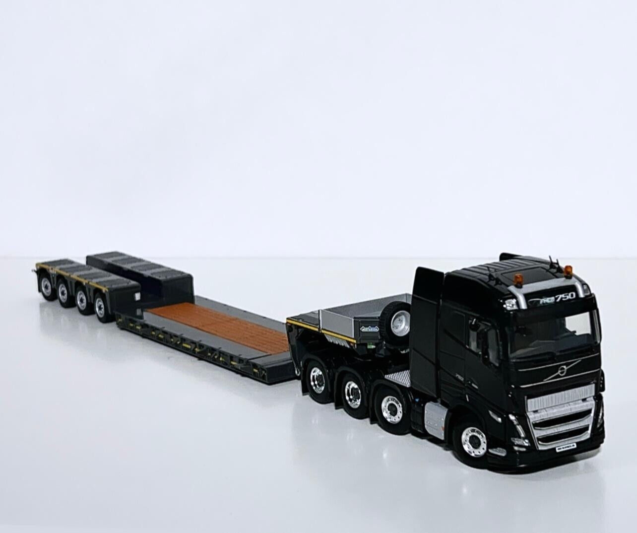 1/50 Volvo FH5 XL 750  8x4 + Low Loader Lowbed 4 Aks