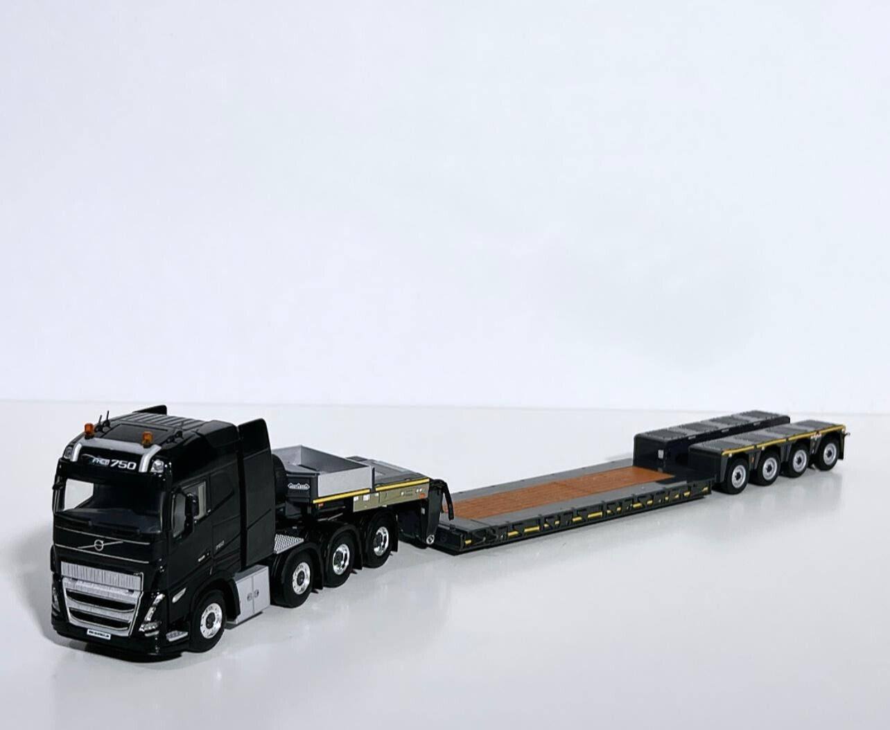 No83 ミニカー1/50 VOLVO FH4 Axle Ballasted $_57.JPG?set_id=880000500F