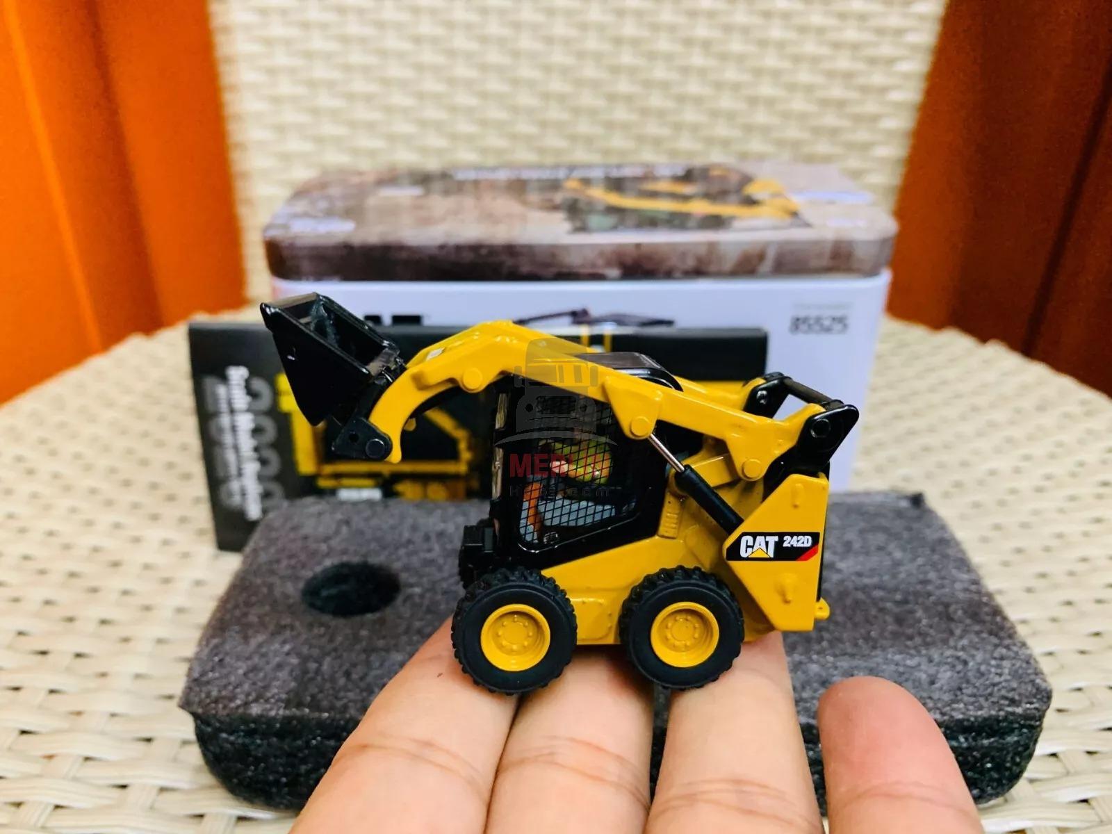 1/50 Caterpillar 242D 3 Attachment - Wheel Mini Loader (Loader)