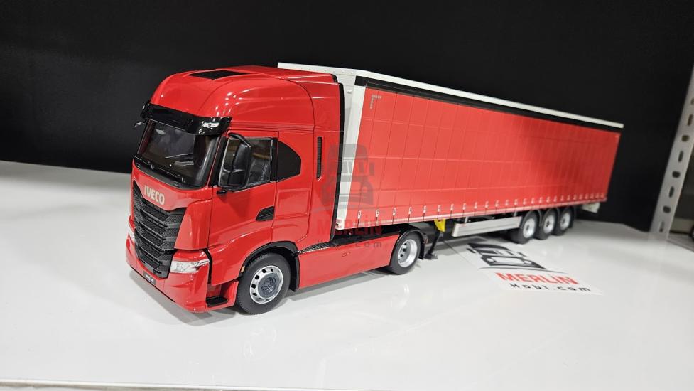1/32 Marge Iveco Sway + Tilt Trailer Red Colour