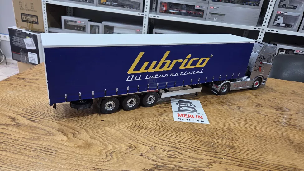 1/24  Ölçekli Logolu Araç Seçenekleri