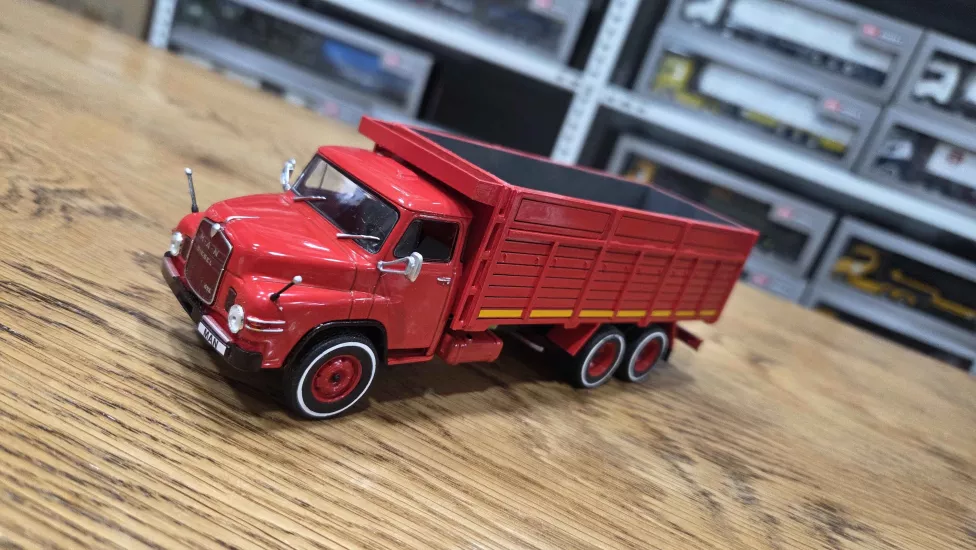 1/43 MAN HN520 Kamyon Yüksek Kasalı Kırmızı Renk