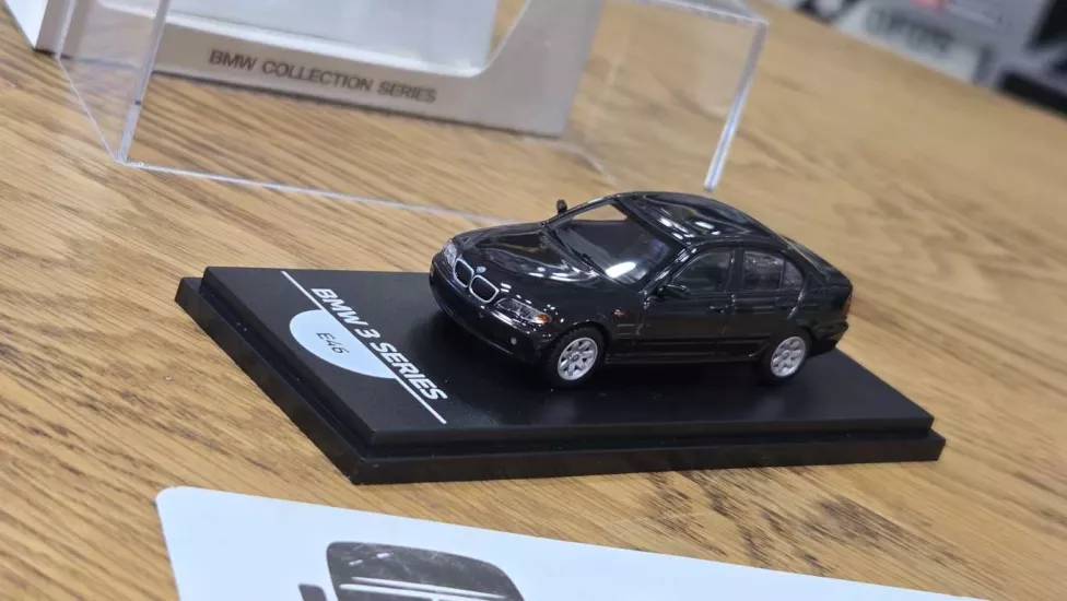 1/64 BMW E46 SİYAH - Collector Edition ’’ 50 Years BMW 3 Series ’’ 