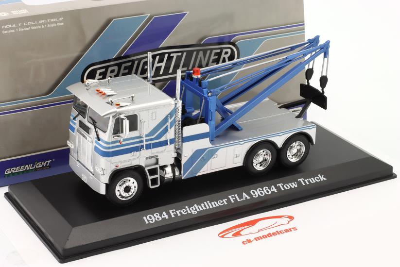 Diğer Freightliner FLA 9664 Tow truck 1984 silver / blue 1:43 Tır Çekici