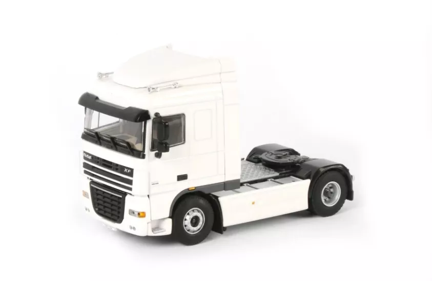 1/50 DAF XF 105 SC 4x2 Beyaz