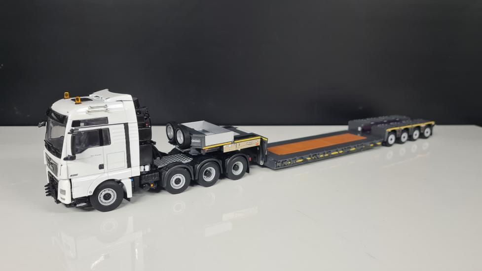 1/50 Man TGX XXL 8x4 + SEMI LOWLOADER 4 AXLE BROSHUIS 