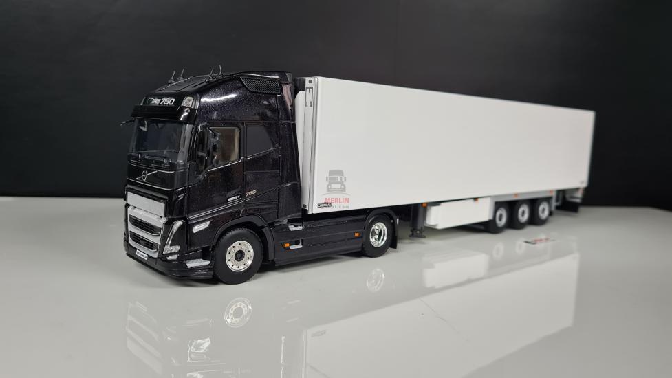 1/50 Volvo FH5 Globerotter 4x2 750hp - Black+ Frigo  Trailer