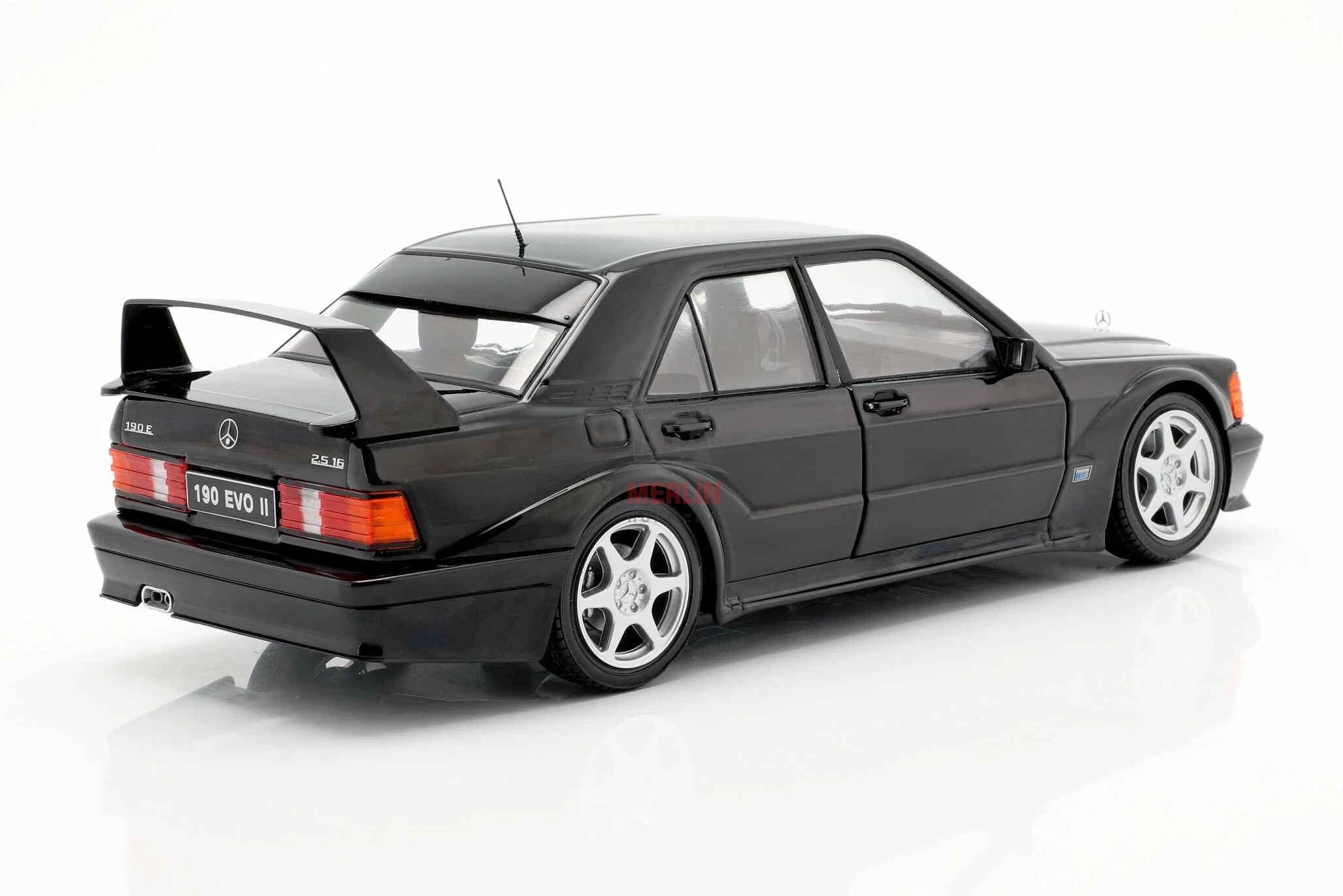 1/18 - MERCEDES 190 EVO II (W201) – BLACK – 1990 - Solido