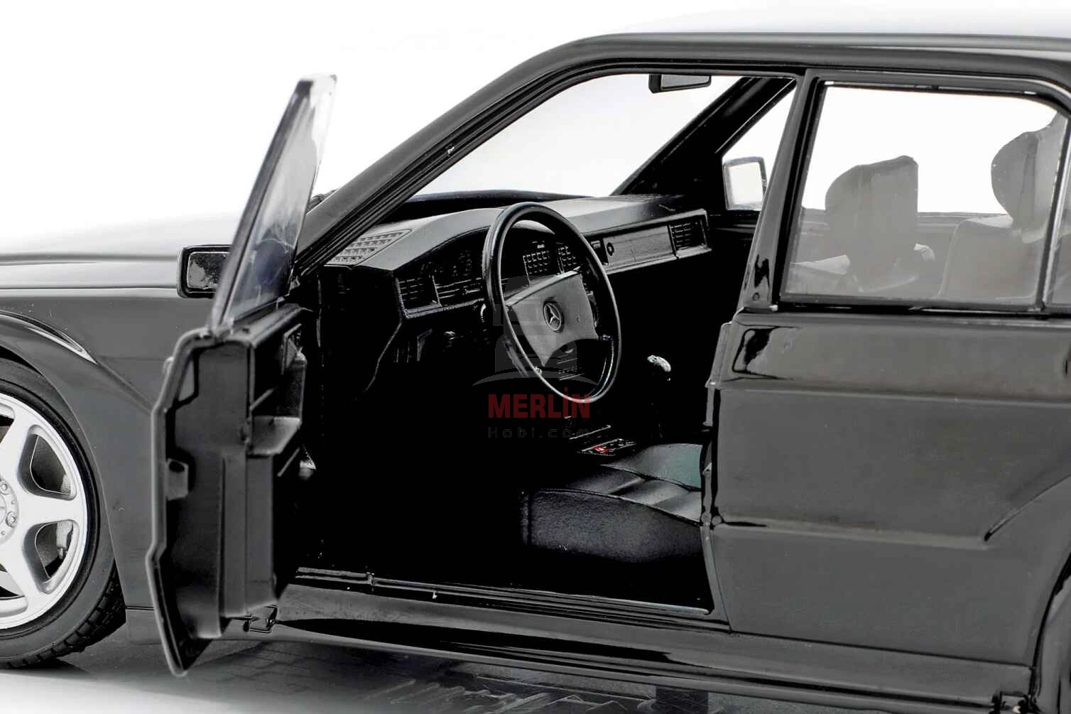 1/18 - MERCEDES 190 EVO II (W201) – BLACK – 1990 - Solido