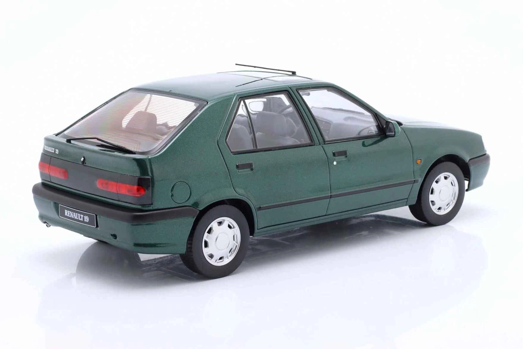 1/18 Triple9 1994 Renault 19 (British Green Metallic) 