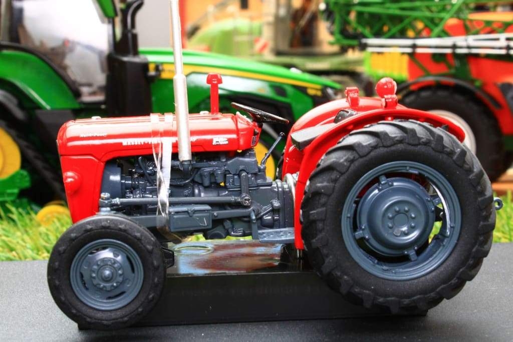 Massey Ferguson MF35X - 1/16 ölçek Traktör
