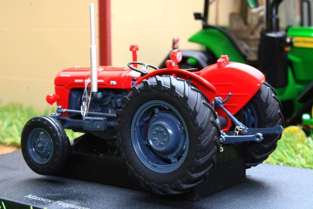 Massey Ferguson MF35X - 1/16 ölçek Traktör