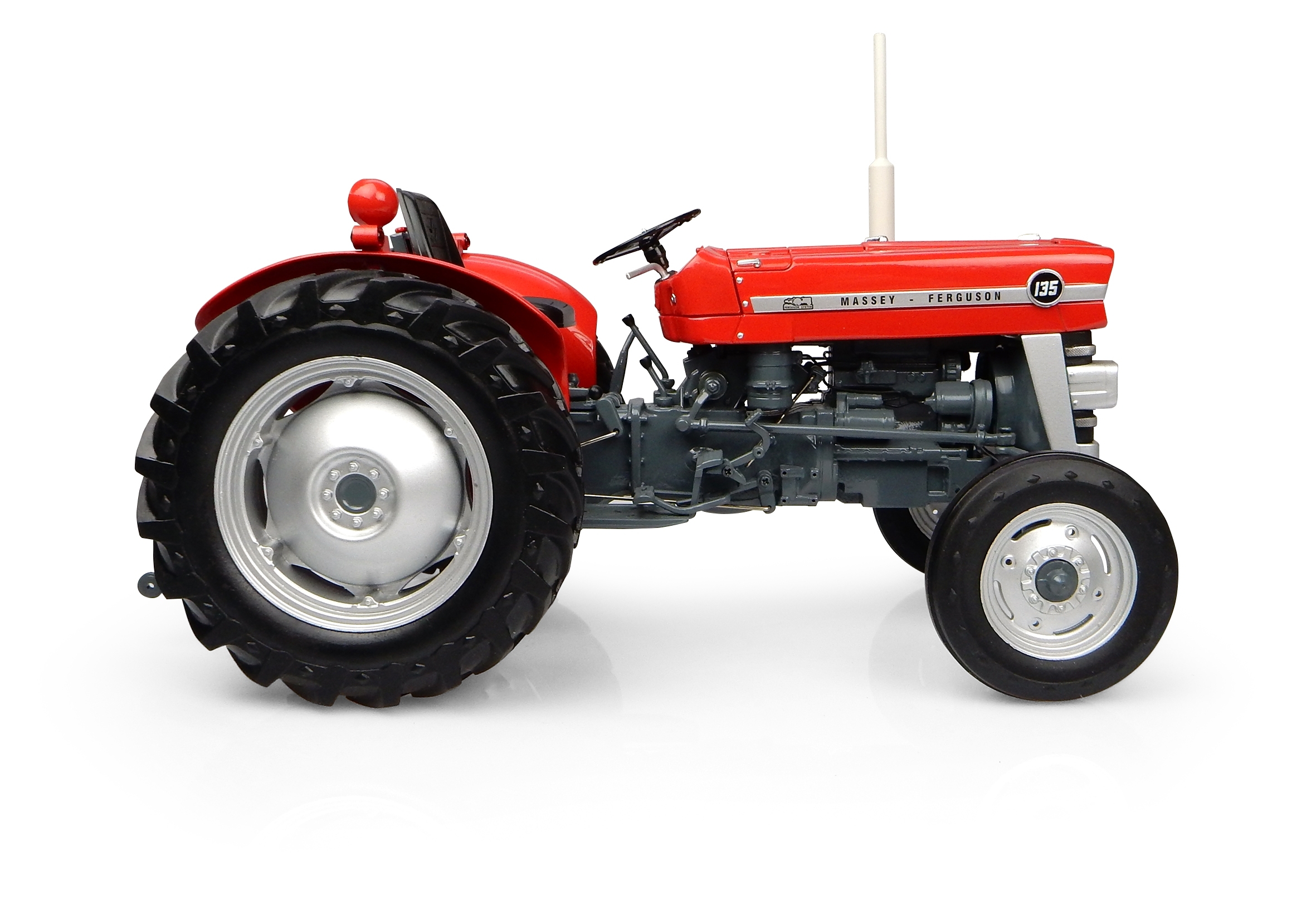 1/16 ölçekli - Massey Ferguson  MF135 - Traktör