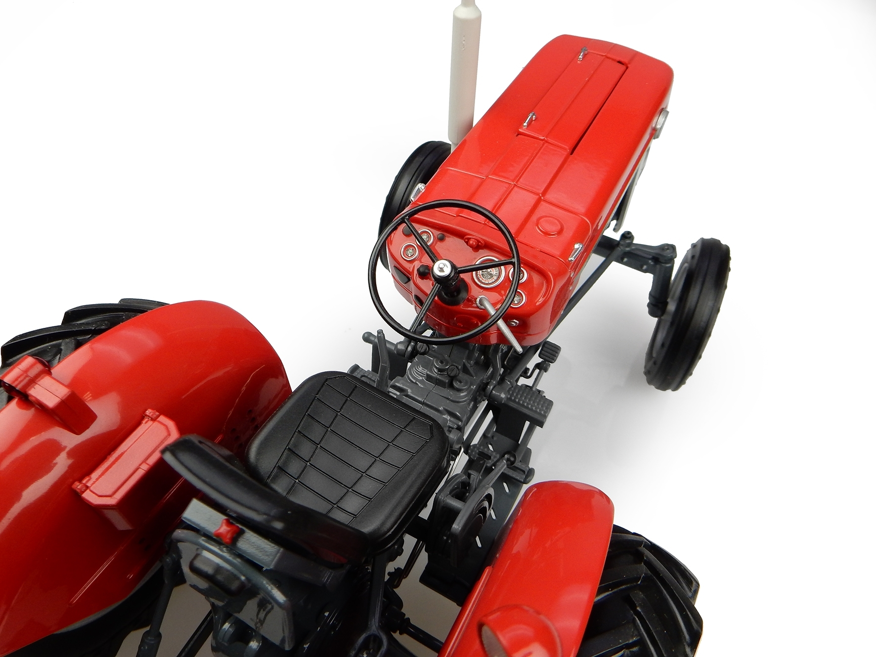 1/16 ölçekli - Massey Ferguson  MF135 - Traktör