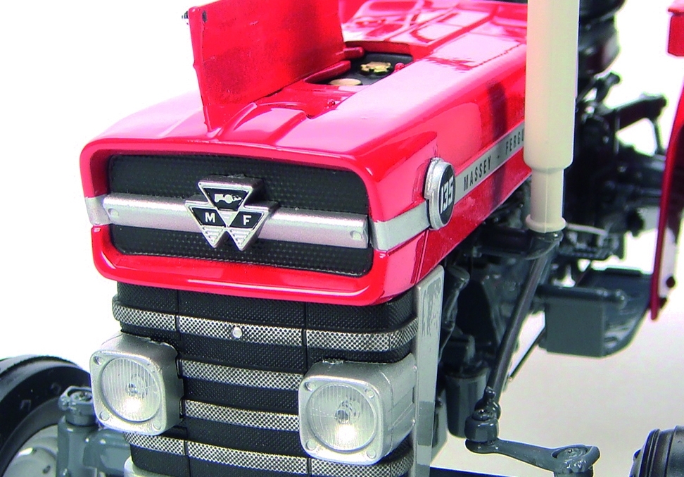 1/16 ölçekli - Massey Ferguson  MF135 - Traktör