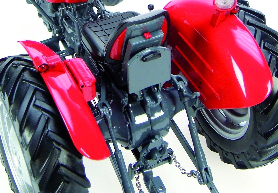 1/16 ölçekli - Massey Ferguson  MF135 - Traktör