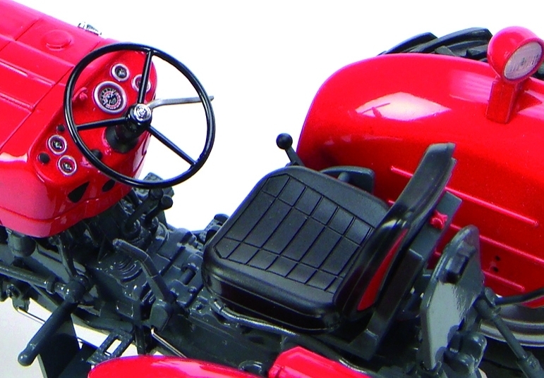 1/16 ölçekli - Massey Ferguson  MF135 - Traktör