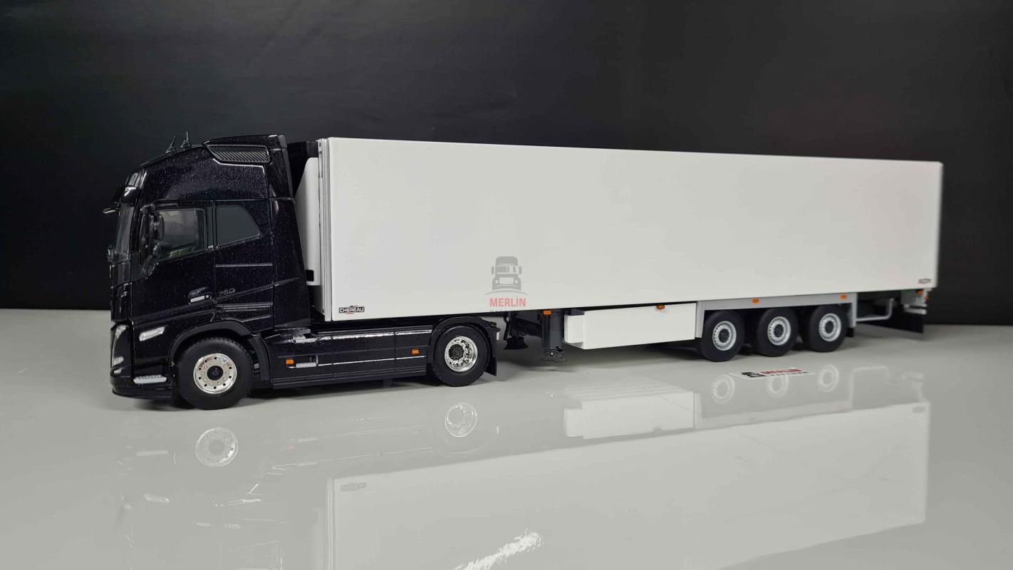1/50 Volvo FH5 Globerotter 4x2 750hp - Black+ Frigo  Trailer